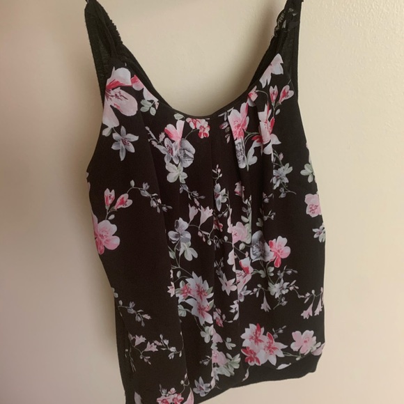 Various tanks and vest - Picture 7 of 9